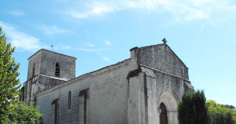 Le côté de l'église